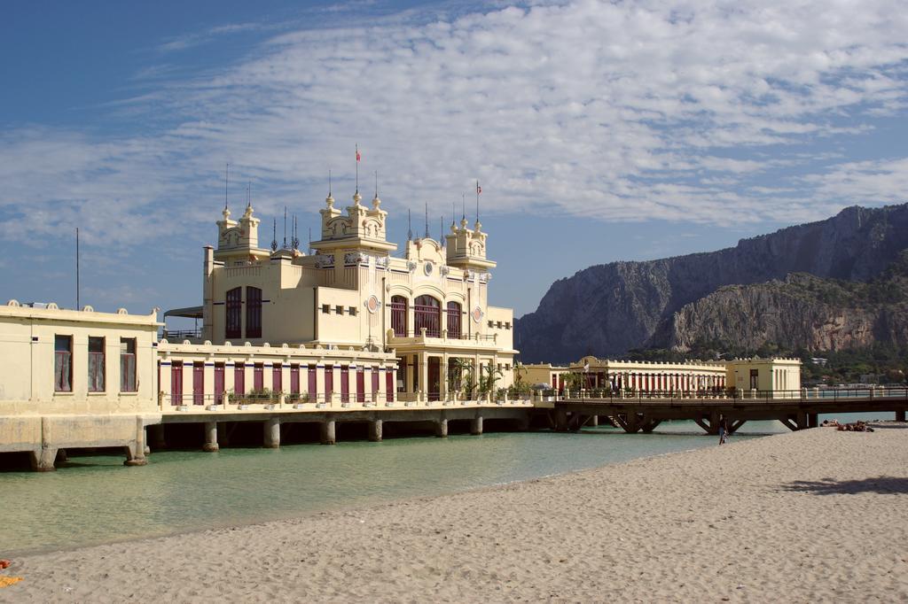 Home Beach Mondello Galatea Eksteriør billede